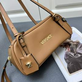 Picture of Versace Handbags _SKUfw183140116fw